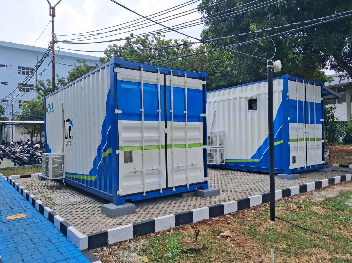 Tampak luar fasilitas laboratorium modular EV Battery Tester